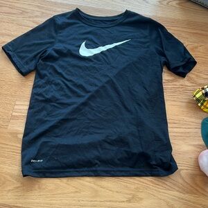 Black boys Nike dri fit t shirt size XL